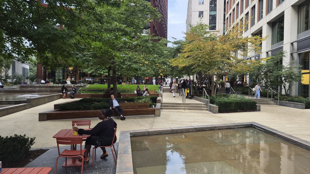 Very busy public area (Pancras Square). Heleen is in the picture as well. image