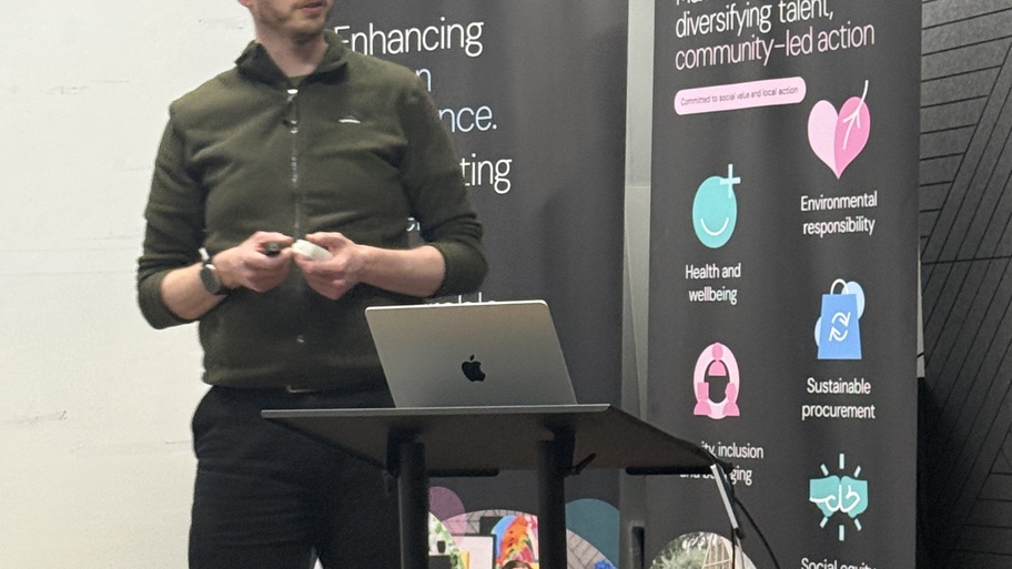 Adam shares his light display with Leeds Chapter  image