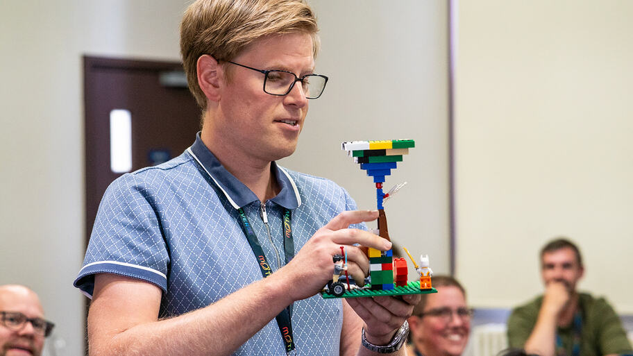 Chris Pratt shows and tells image