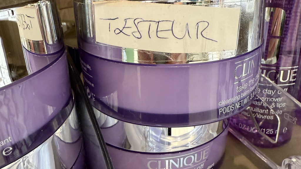 A face care product with the word “testeur” on it. 