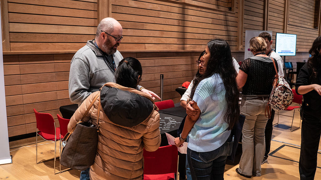 Paul chats to attendees at MoTaCon25