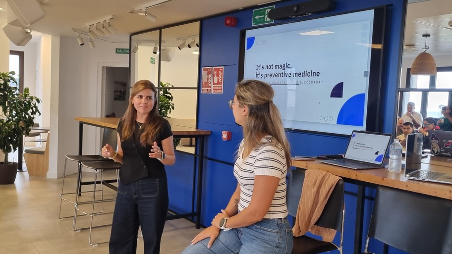Paola Garcia and Meritxell Rodriguez presenting "It's not magic, it's preventive medicine" image