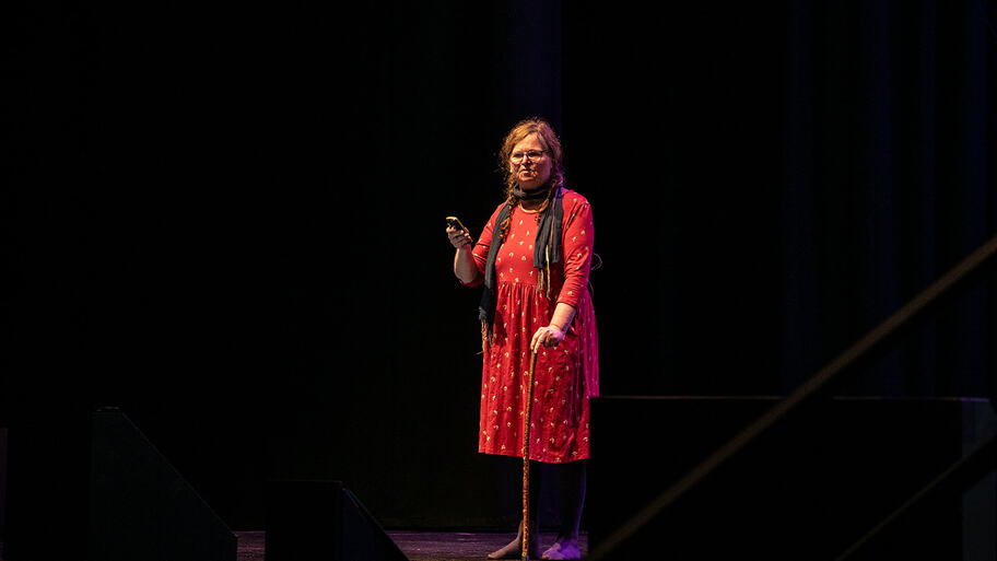Isabel Evans on the MoTaCon stage image