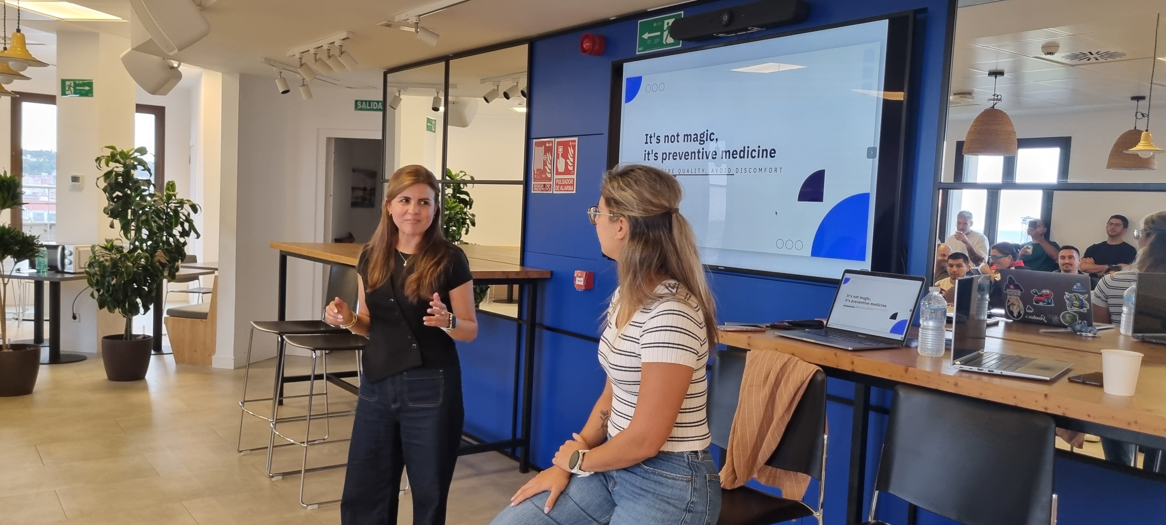 Paola Garcia and Meritxell Rodriguez presenting "It's not magic, it's preventive medicine"