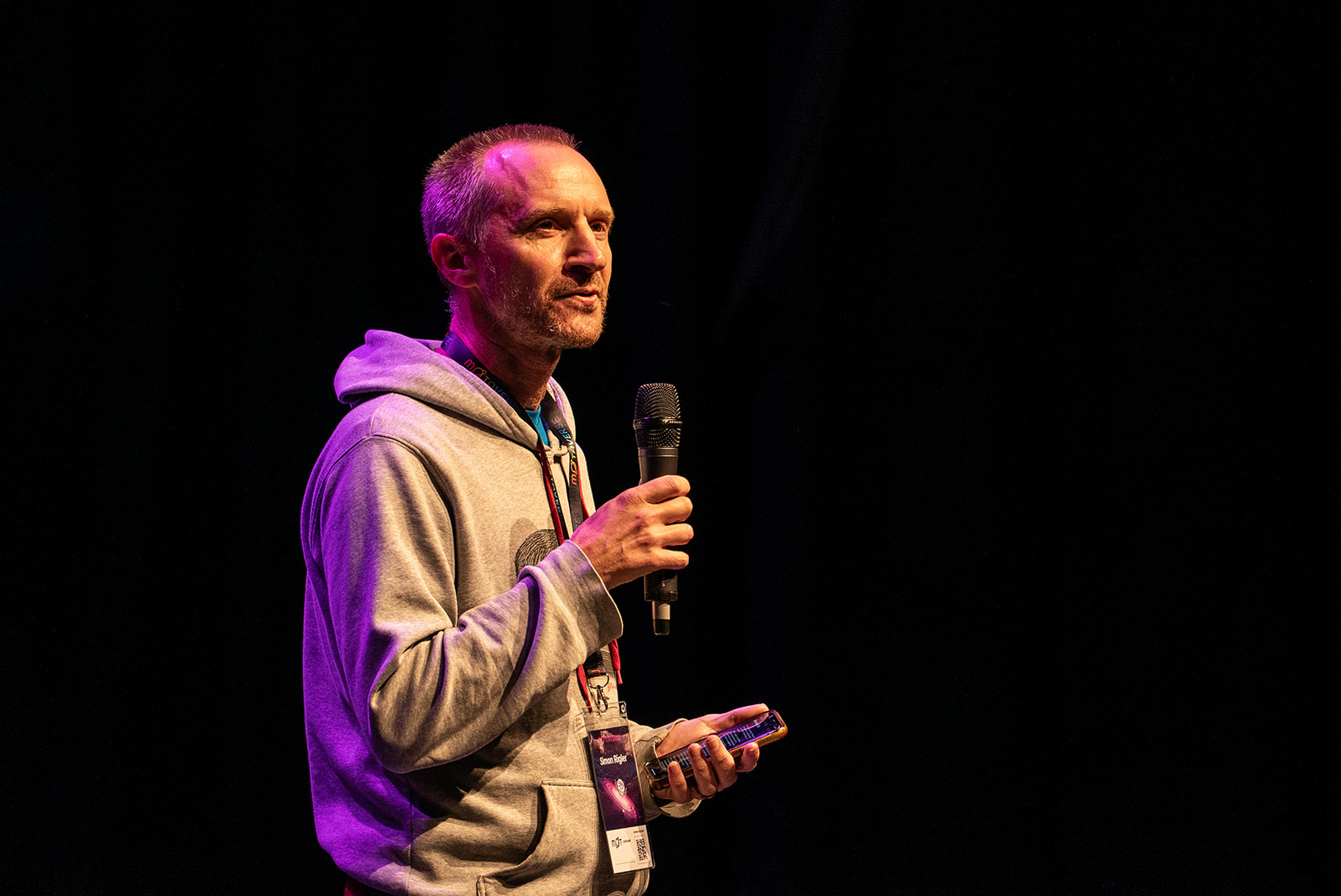 Simon Rigler on stage doing a 99 second talk.