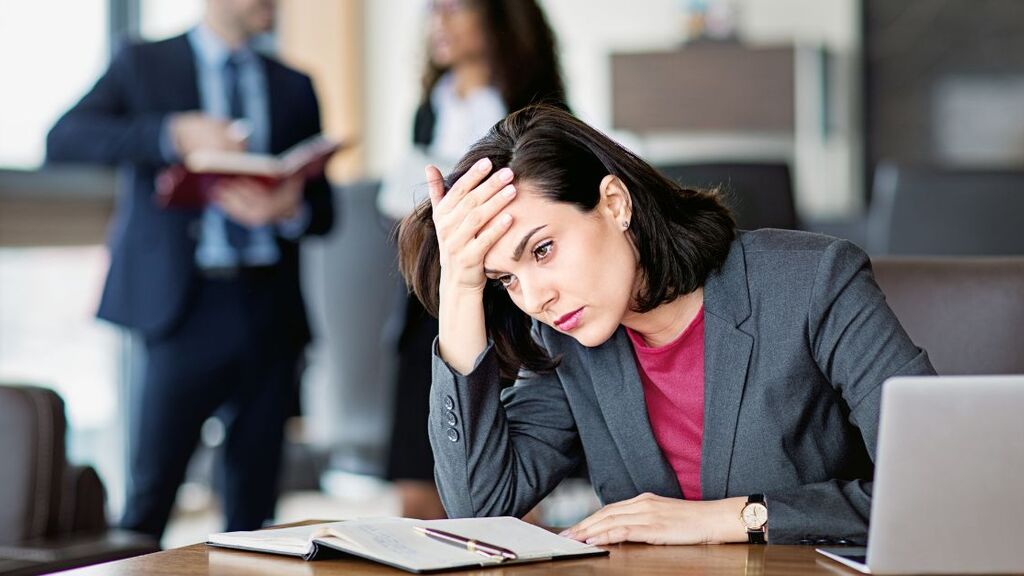 3 Reasons Why Female Leaders Burn Out More than Male Leaders image