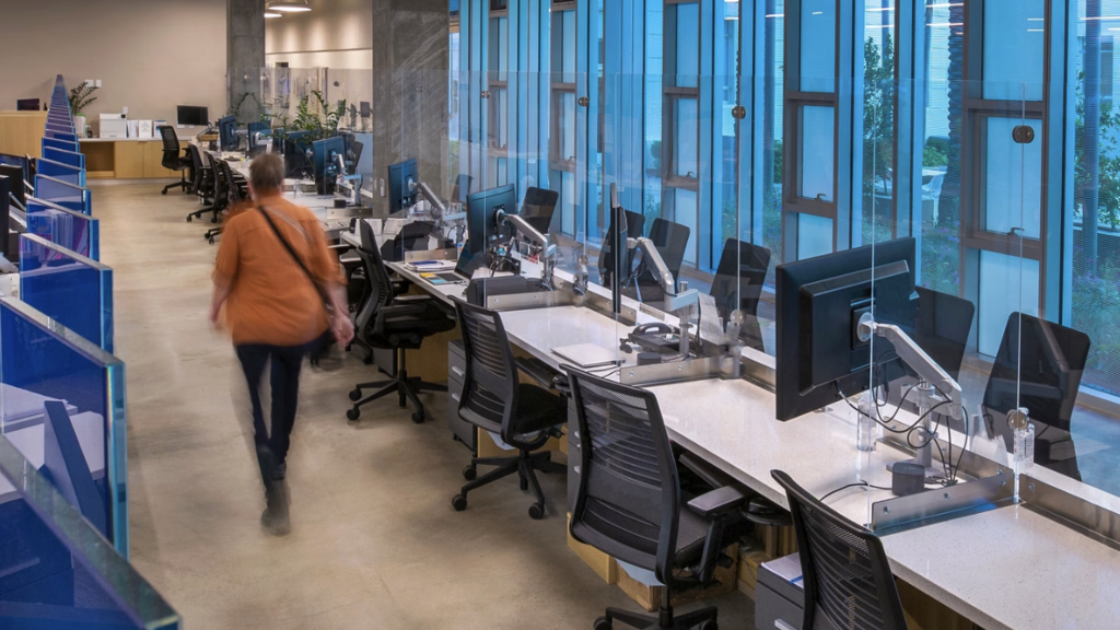 More Big Companies Bet They Can Still Grow Without Hiring image